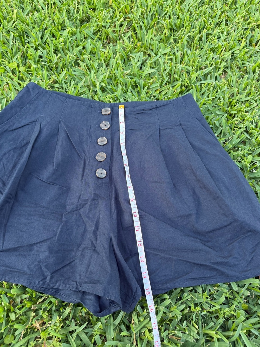 Gianni Bini Navy Blue High Rise Pleated Flowy Shorts Size 8 - Picture 2 of 7